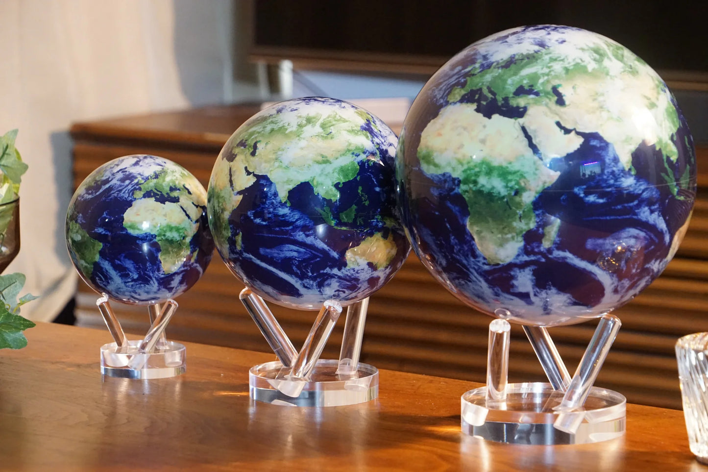 MOVA GLOBE_EARTH WITH CLOUDS