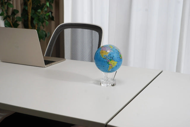 デスクに置かれたMOVA Globe