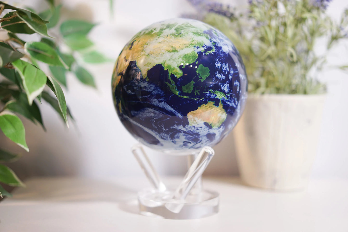 MOVA GLOBE_EARTH WITH CLOUDS