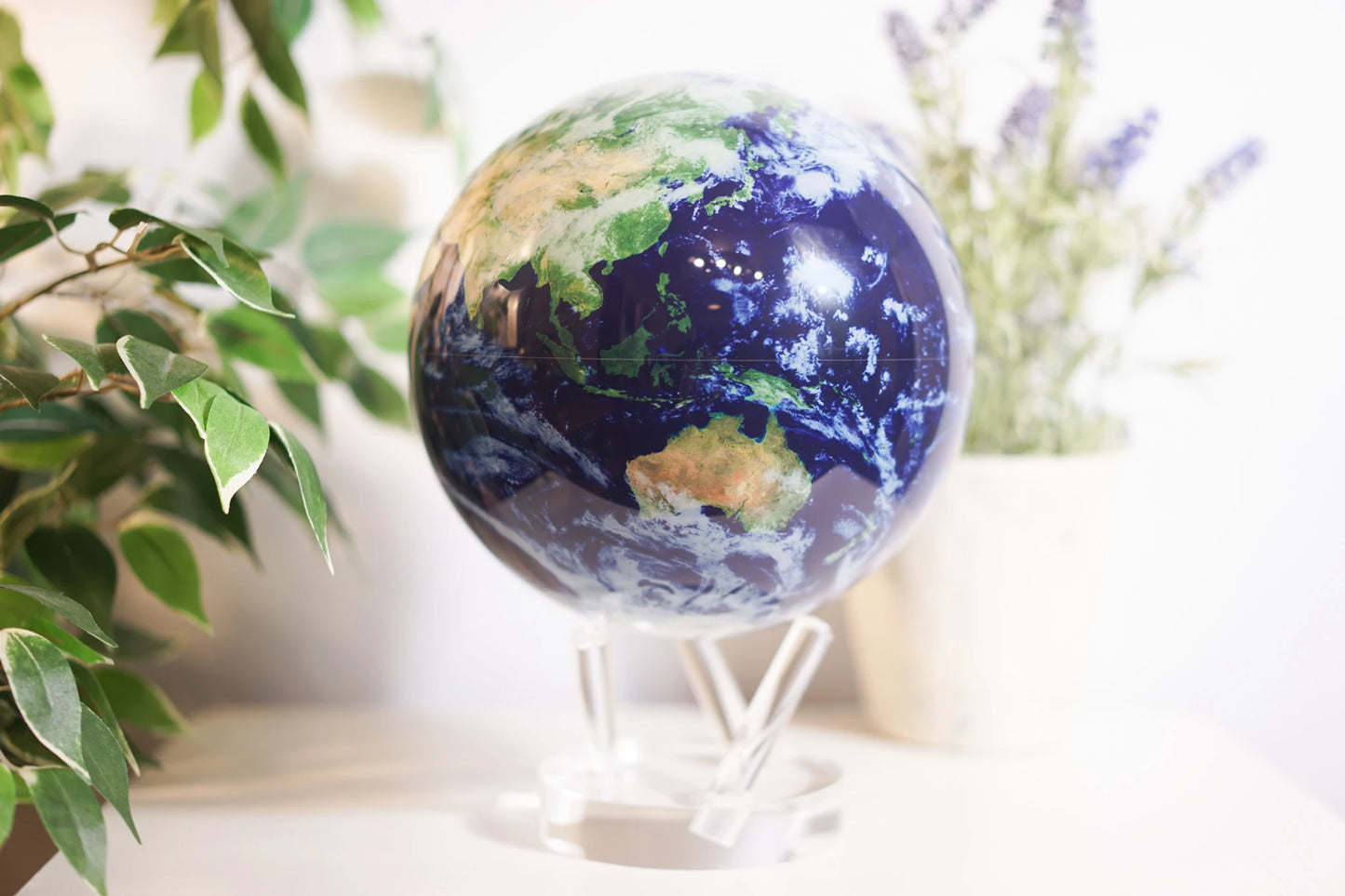 MOVA GLOBE_EARTH WITH CLOUDS