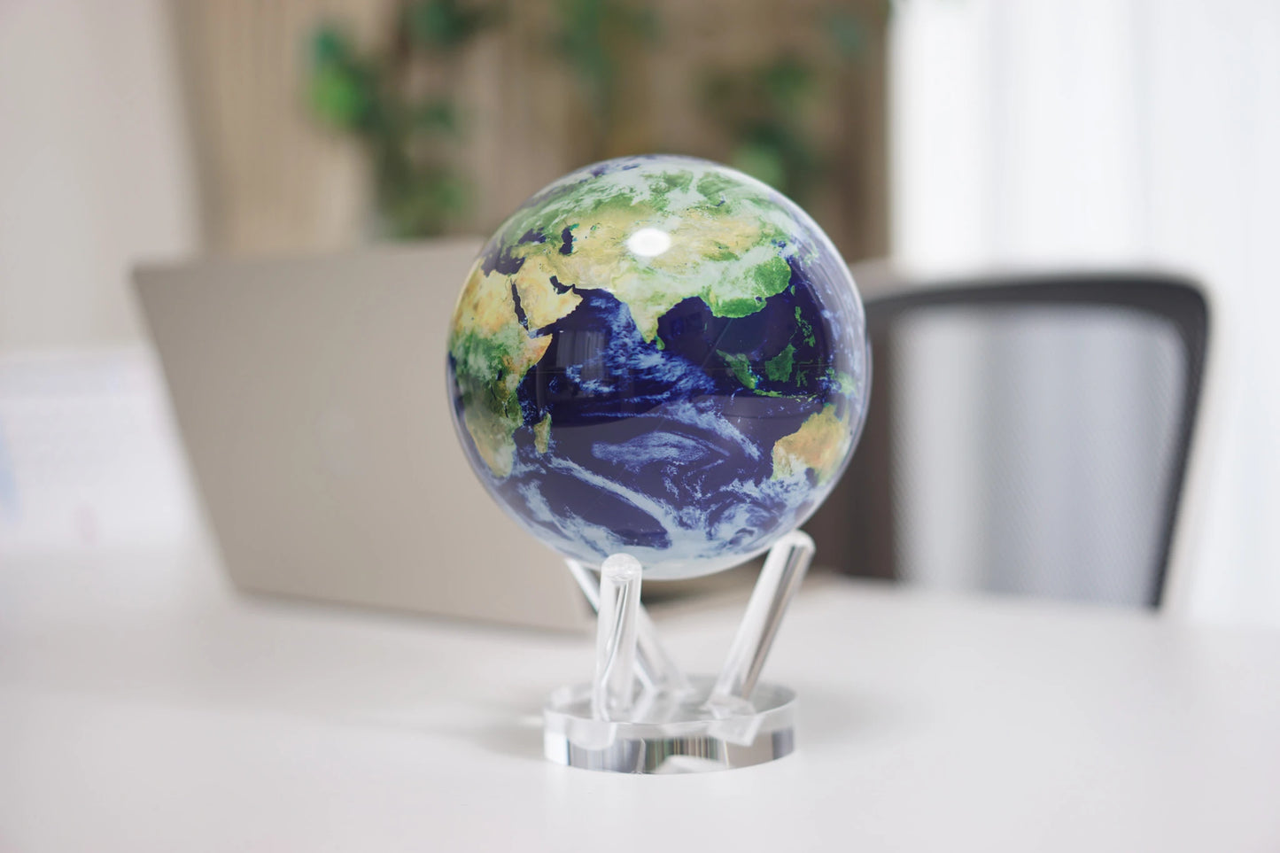 MOVA GLOBE_EARTH WITH CLOUDS